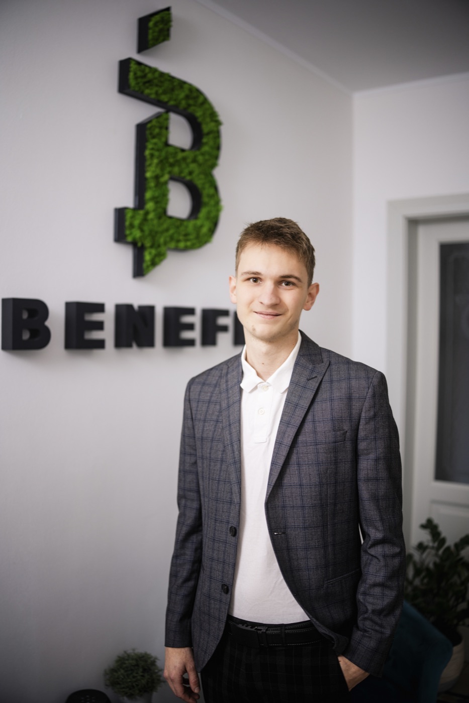 Matěj Vrabec v kanceláři Benefit investment